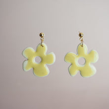 Charger l'image dans la galerie, Faux Ceramic - Bamboo Flower