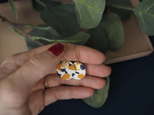 Charger l'image dans la galerie, Anneaux DOT - Terrazzo "Ochre et navy"