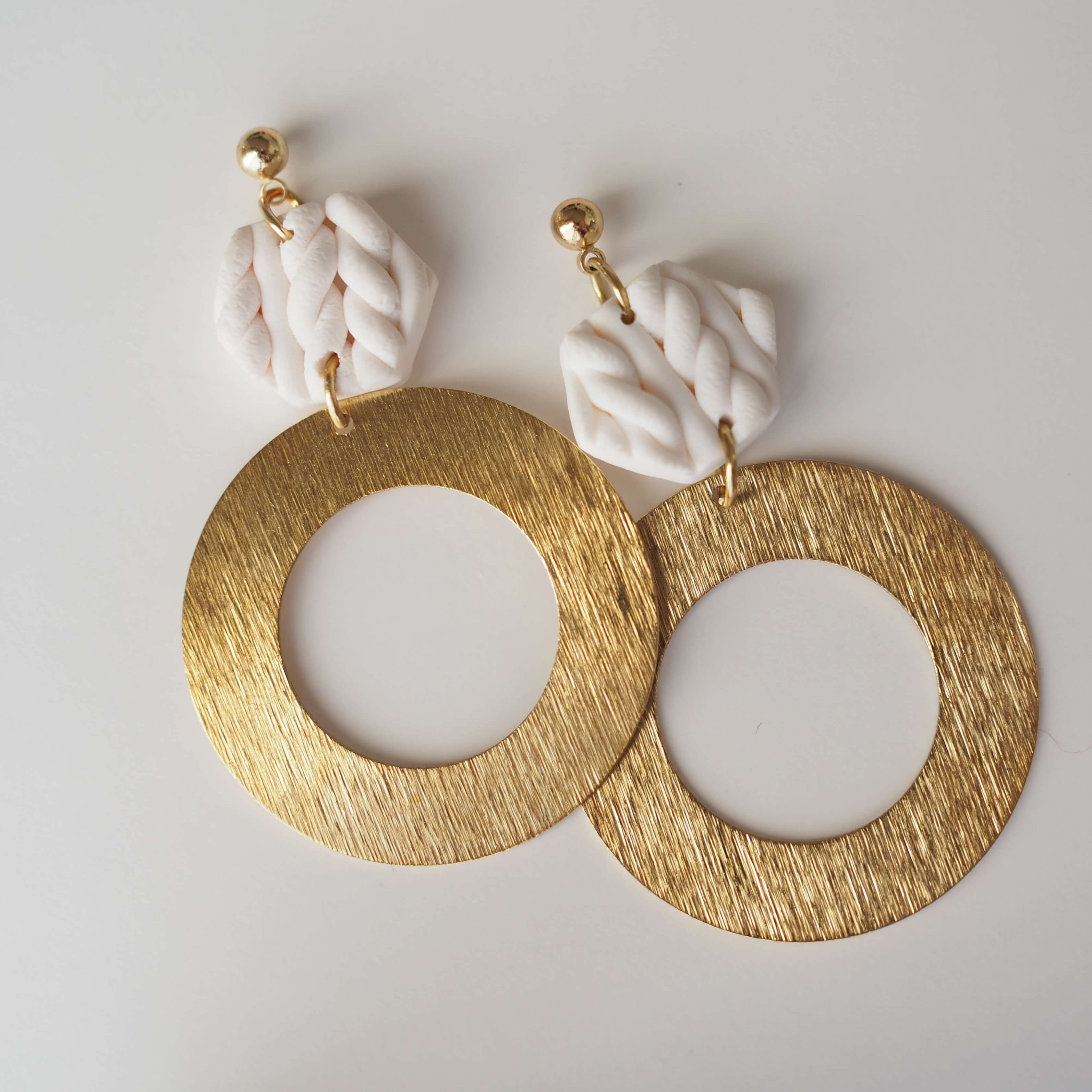 Boucles d'oreilles texture laine | hexagone et cercle en laiton brossé